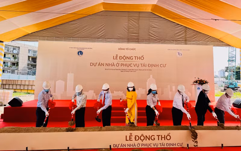 Nghi thức động thổ dự án xây dựng 1.750 căn hộ tái định cư.