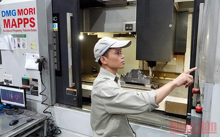 Lao động tại Công ty cổ phần Nhựa Hà Nội. (Ảnh: Ðăng Anh)
