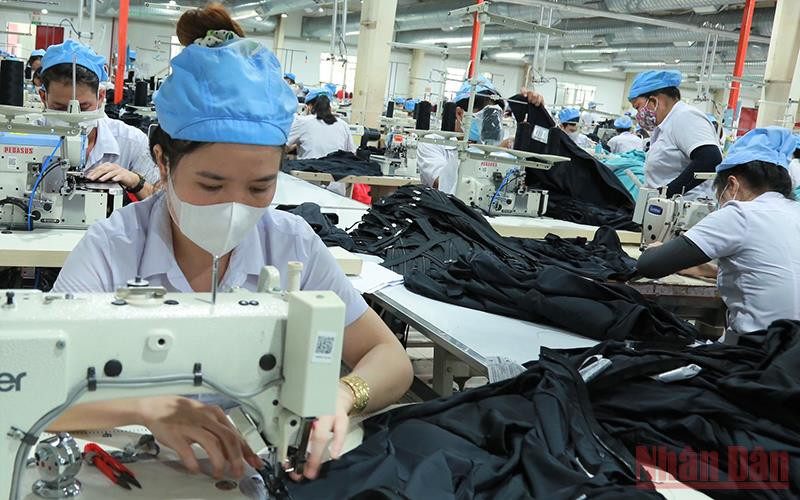 Sản xuất an toàn tại tmột công ty “ba tại chỗ” ở Đồng Nai (Ảnh minh họa: Thiên Vương).