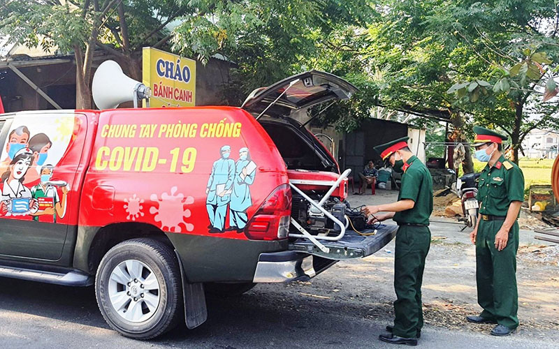 Lực lượng chức năng tiến hành tuyên truyền, truy vết và xử lý các ổ dịch mới phát sinh