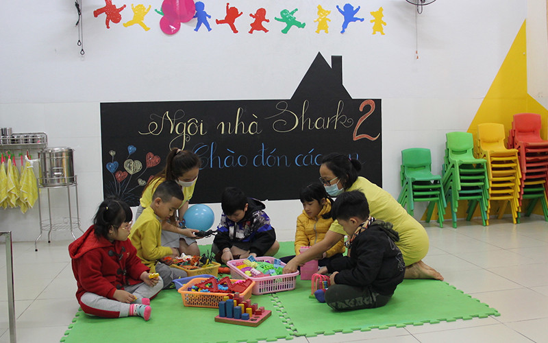 Giáo viên và học sinh Trường mầm non tư thục Hồng Minh, quận Sơn Trà.