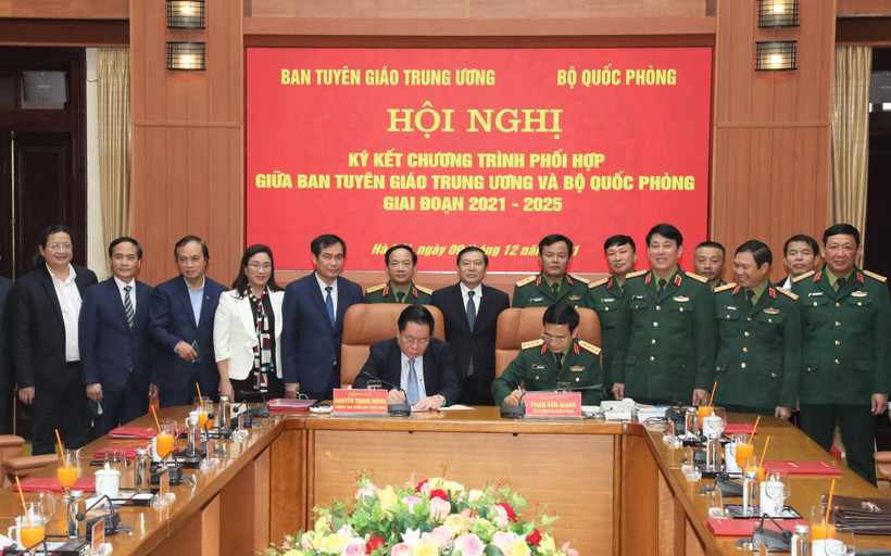 Hội nghị ký kết Chương trình phối hợp giữa Ban Tuyên giáo Trung ương và Bộ Quốc phòng giai đoạn 2021-2025. 