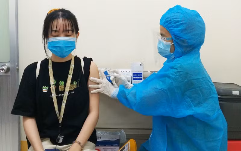 Tiêm vaccine ngừa Covid-19 cho người dân phường An Khánh, quận Ninh Kiều, TP Cần Thơ. 