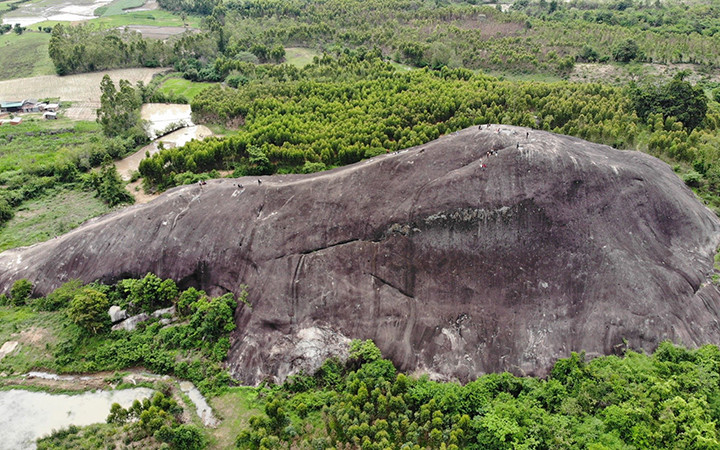 Đến núi Đá Voi nghe kể chuyện tình yêu