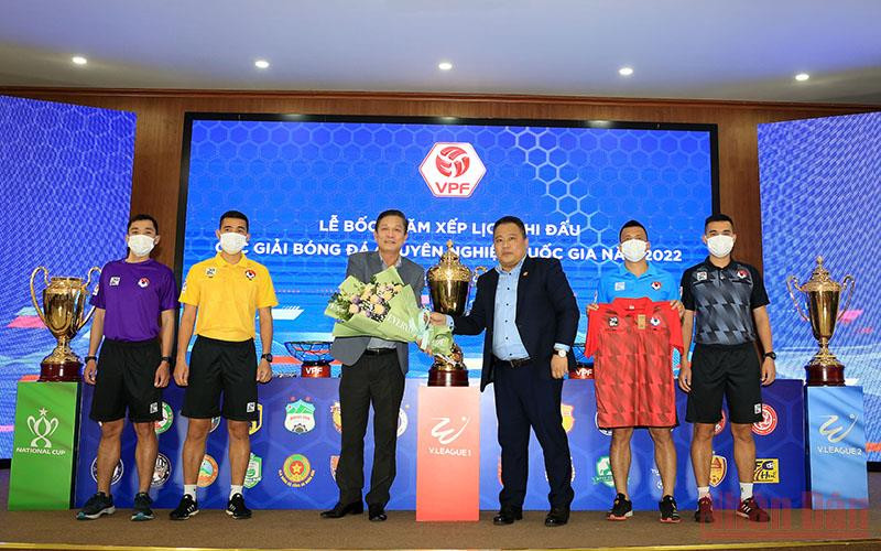 Lễ bốc thăm mùa giải mới.