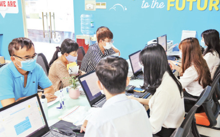 Nộp hồ sơ xét tuyển tại Trường đại học Công nghệ TP Hồ Chí Minh.