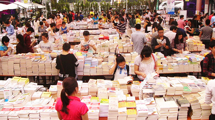 Tích cực xuất bản sách hay sẽ nâng cao thẩm mỹ người đọc. Ảnh: QUANG HƯNG