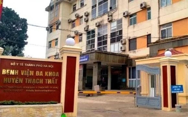  Bệnh viện đa khoa huyện Thạch Thất, nơi tiếp nhận bé A. và phát hiện có hình ảnh nhiều vật lạ giống như đinh ghim trong sọ não.