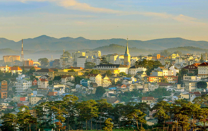 Cấu trúc không gian, vốn là điều độc đáo nhất của Đà Lạt, đã bị phá vỡ. Ảnh: MAI VĂN BẢO