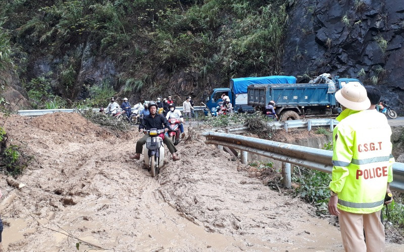 Trong đêm qua và sáng 10-6, tại huyện Trạm Tấu (Yên Bái) có mưa to kéo dài nhiều giờ.