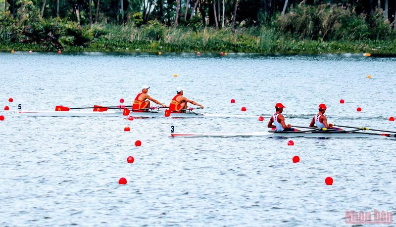 Các trận đấu vòng loại môn Đua thuyền Rowing tại Khu huấn luyện đua thuyền thành phố Hải Phòng sáng 9/5.