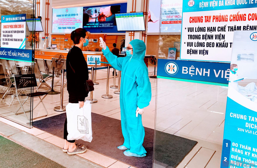 Đón người bệnh đến khám chữa bệnh tại Bệnh viện đa khoa quốc tế Hải Phòng.