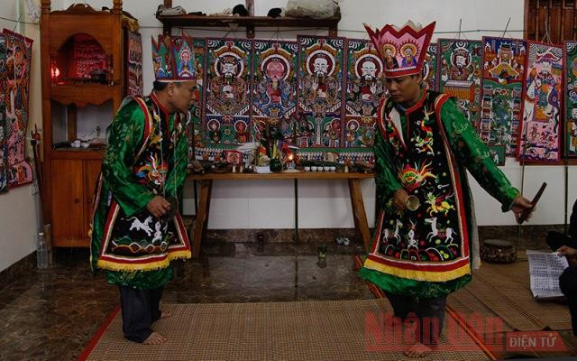 Tranh thờ trong Tết Nhảy của người Dao trên núi Ba Vì, Hà Nội. Ảnh: NDĐT