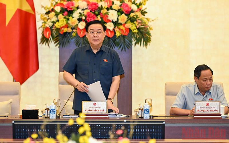 Chủ tịch Quốc hội Vương Đình Huệ phát biểu khai mạc phiên họp. (Ảnh: DUY LINH)