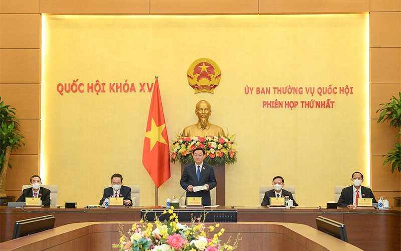 Chủ tịch Quốc hội Vương Đình Huệ phát biểu tại Phiên họp thứ Nhất của Uỷ ban Thường vụ Quốc hội khoá XV. (Ảnh: Cổng Thông tin Quốc hội)