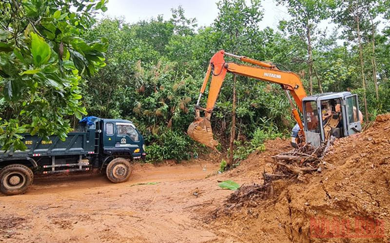 Công an xã Tam Lãnh tạm giữ phương tiện khai thác vàng trái phép.