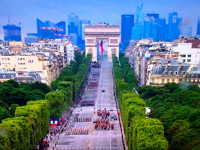 Lễ diễu binh được tổ chức vào thời điểm có 41,6% trong tổng số hơn 66,7 triệu dân số Pháp được tiêm liều vaccine thứ nhất ngừa Covid-19.