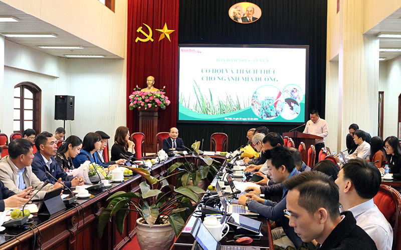 Tọa đàm trực tuyến Cơ hội và thách thức cho ngành mía đường