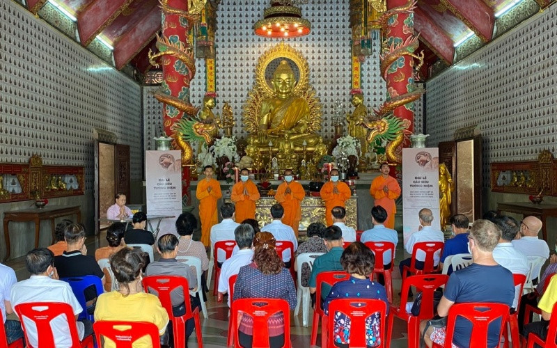 Quang cảnh buổi lễ cầu siêu tưởng niệm các liệt sĩ.