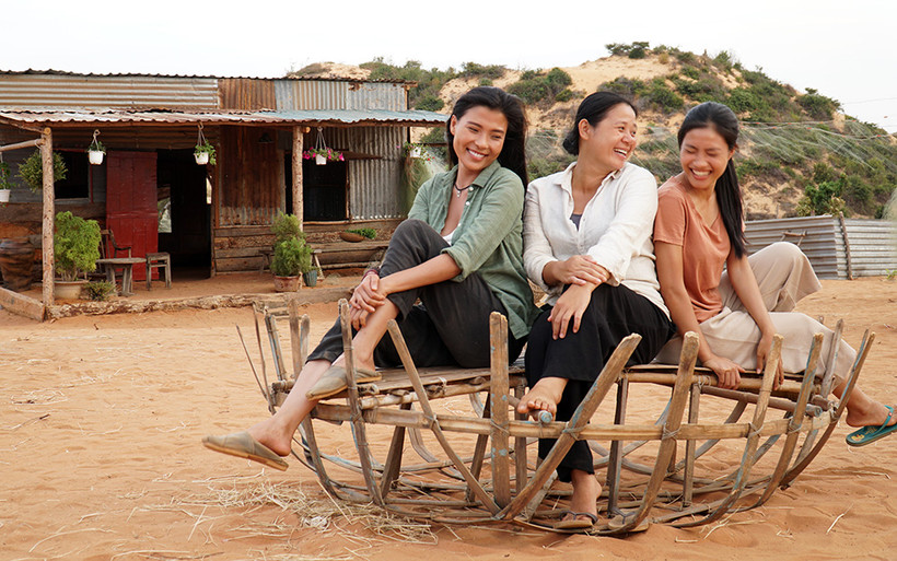 Làn da bánh mật của các diễn viên trong phim.