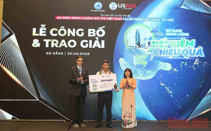 Trao giải Nhất cho Công ty Cổ phần Cao su Đà Nẵng.