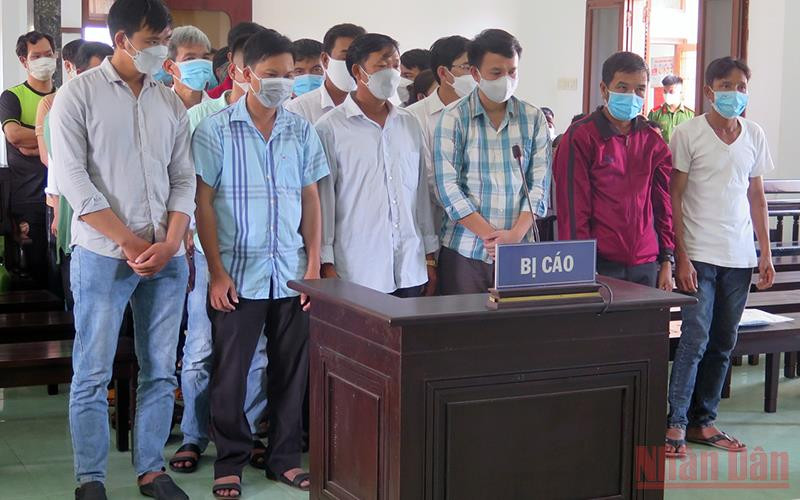 Các bị cáo tại phiên tòa.