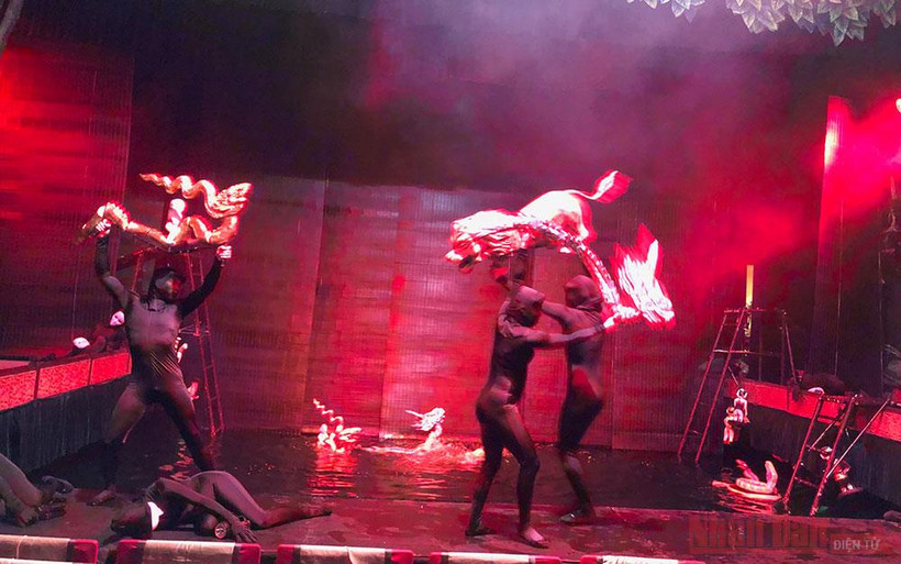 Các nghệ sĩ biểu diễn trong đơn vị nghệ thuật công lập được hỗ trợ.