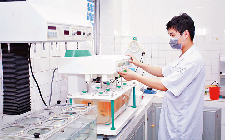 Hoạt động nghiên cứu tại Công ty cổ phần Dược Hà Tĩnh.