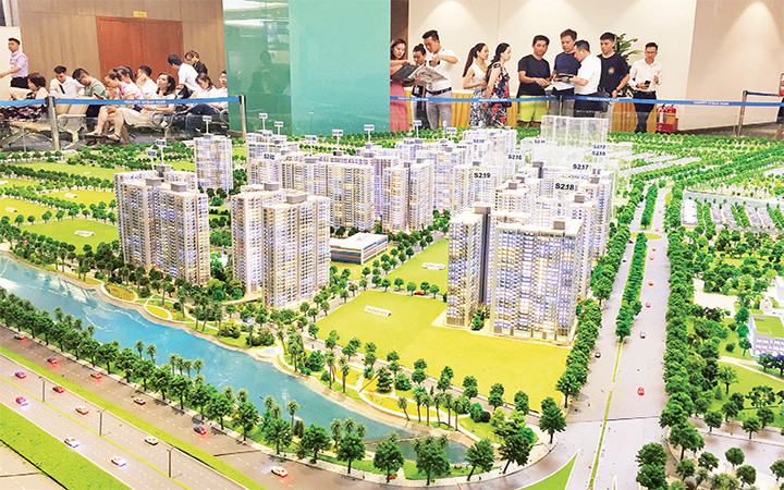 Nhiều người chọn bất động sản là kênh đầu tư đầu năm 2021. Ảnh | ĐỨC ANH