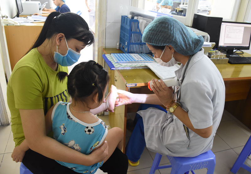 Số ca mắc bệnh tay, chân, miệng nhập viện điều trị tăng mạnh. (Ảnh chụp sáng 8-4)