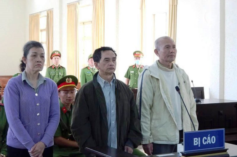 Các bị cáo tại phiên tòa.