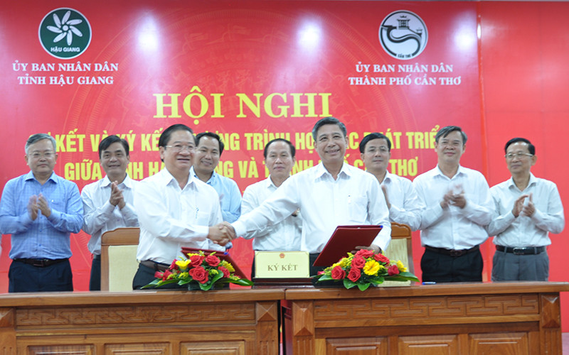 Lễ ký kết hợp tác giữa tỉnh Hậu Giang và thành phố Cần Thơ.