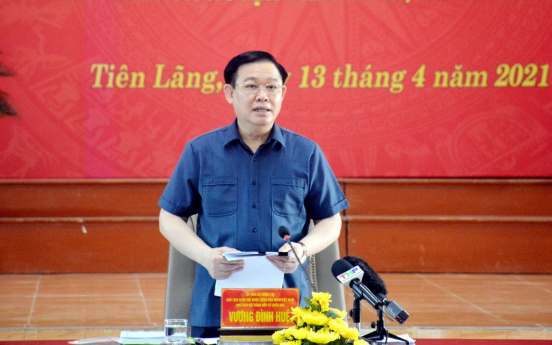 Chủ tịch Quốc hội Vương Đình Huệ phát biểu tại xã Kiến Thiết, huyện Tiên Lãng, thành phố Hải Phòng.