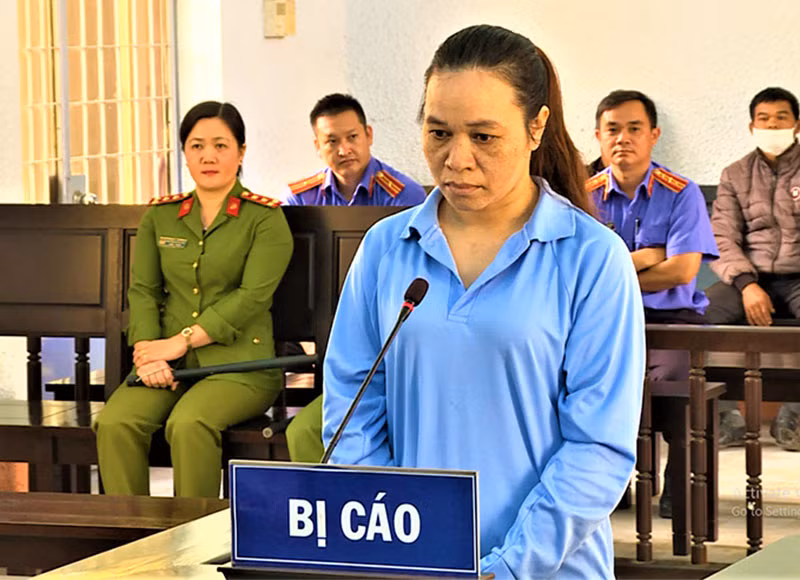 H’Băn Niê Kđăm tại phiên tòa.