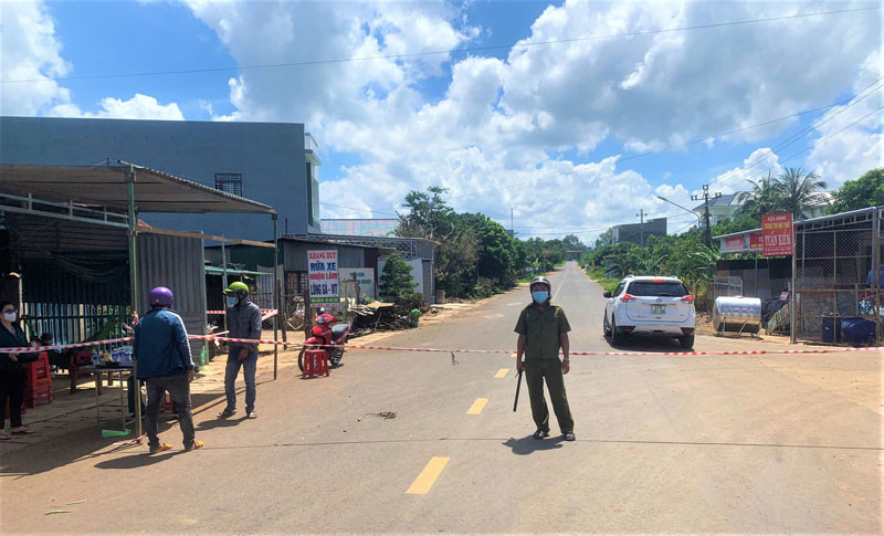 Phong tỏa buôn Tơng Ju, Ea Bông và thôn Cao Thắng để phòng, chống dịch Covid-19.