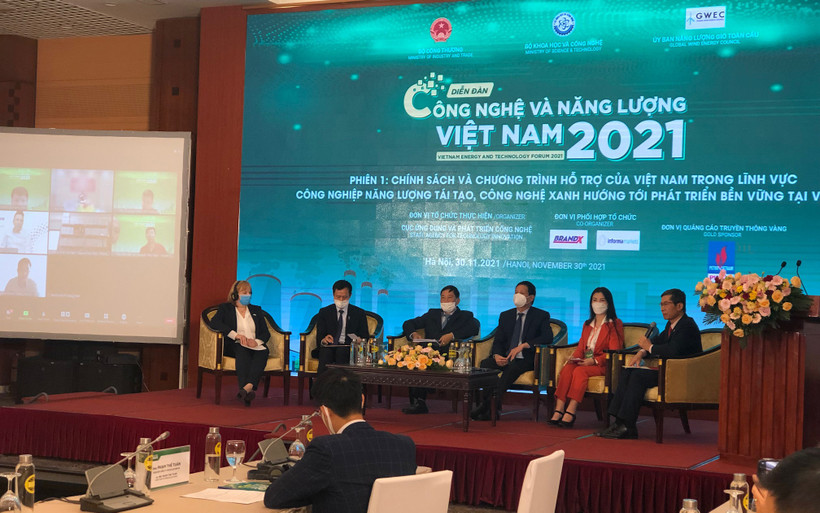 Các đại biểu dự Diễn đàn Công nghệ và Năng lượng Việt Nam 2021.