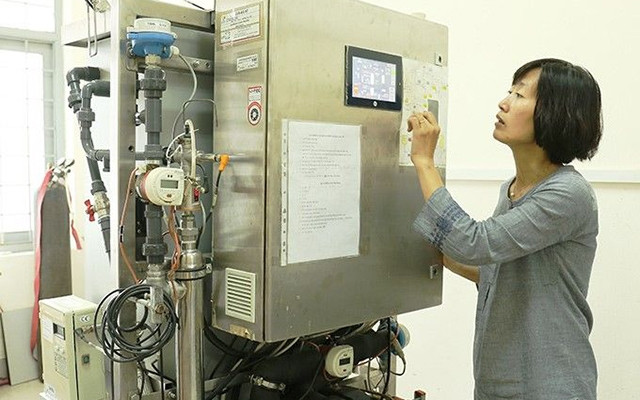 PGS, TS Nguyễn Minh Tân giới thiệu thiết bị cô đặc dịch quả Jeva.