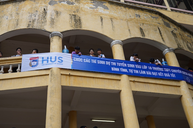 Hình ảnh tại kỳ thi tuyển sinh vào lớp 10 Trường THPT chuyên Khoa học Tự nhiên năm 2020. 