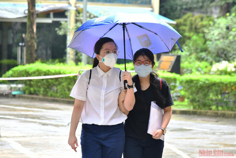 Thí sinh kỳ thi tuyển sinh vào lớp 10 Hà Nội năm 2021. Ảnh: THUỶ NGUYÊN