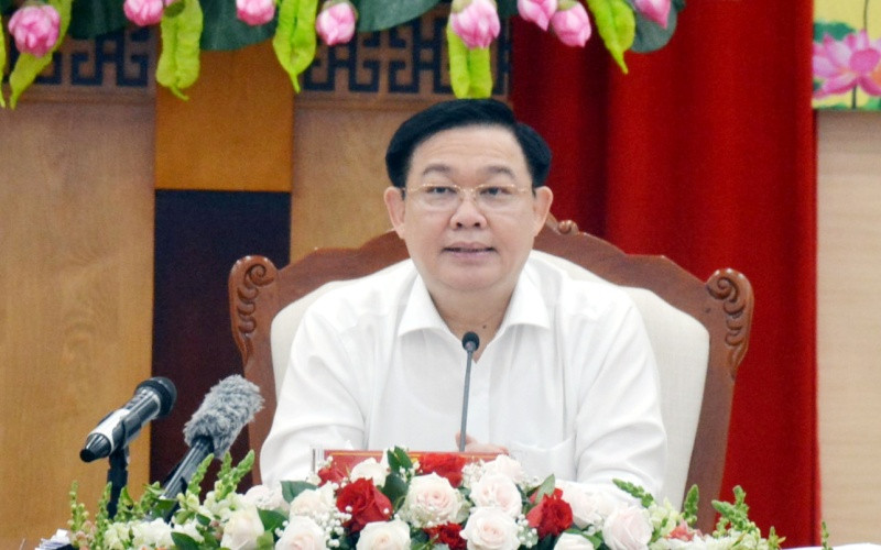 Chủ tịch Quốc hội Vương Đình Huệ phát biểu chỉ đạo về những nội dung công tác trọng tâm về bầu cử tại buổi làm việc với lãnh đạo tỉnh Quảng Ninh sáng 14-4. (Ảnh: Chiến Thắng)