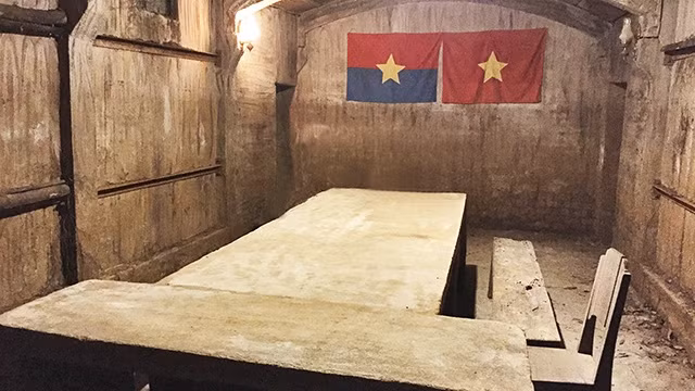 Di tích hầm chỉ huy trong địa đạo.