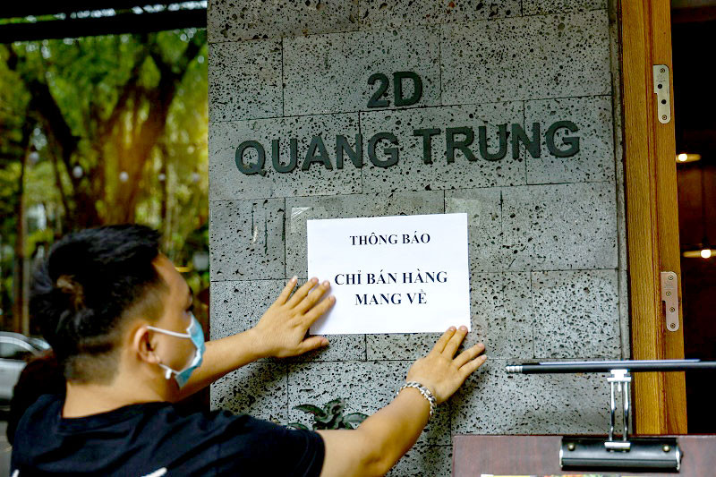 Từ 0 giờ ngày 13/7, các hàng quán tại Hà Nội chỉ bán đồ mang về.