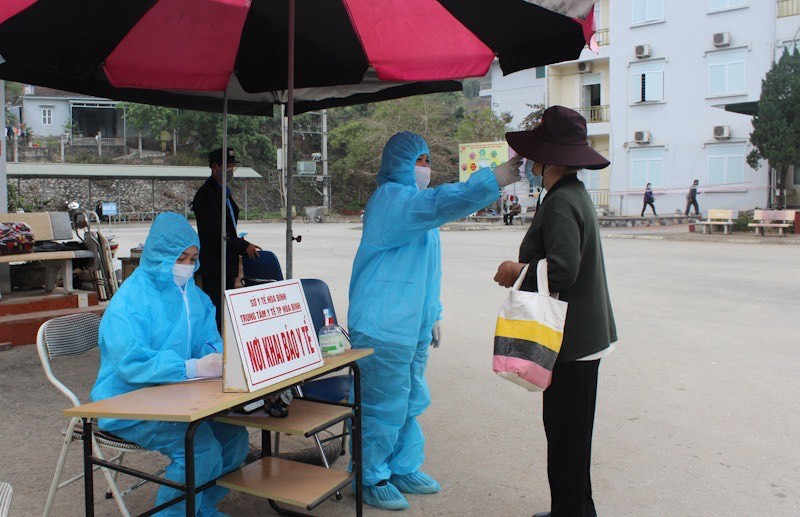 Ngành y tế tỉnh Hoà Bình nỗ lực thực hiện các biện pháp giúp người dân phòng, chống dịch.