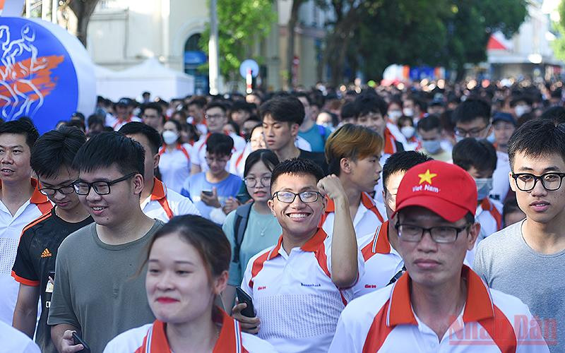 Giải chạy thu hút hàng nghìn vận động viên tham gia. (ảnh: Viết Niệm)