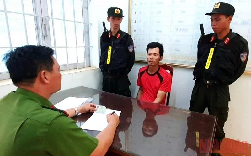 Đối tượng Tống Thanh Trí tại Công an tỉnh Đắk Lắk trước khi bàn giao cho Công an thành phố Thủ Dầu Một, tỉnh Bình Dương xử lý theo thẩm quyền.