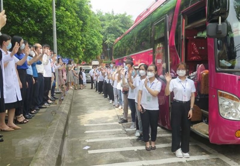 Đến nay, có gần 1.000 cán bộ, bác sĩ, sinh viên Đại học Y - Dược Thái Nguyên chi viện cho các tỉnh chống dịch. (Ảnh: TTXVN)