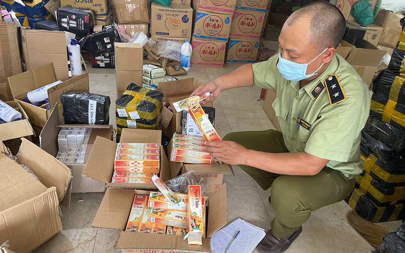 Hàng hóa tại hiện trường thời điểm Đội QLTT số 1 tiến hành kiểm tra.