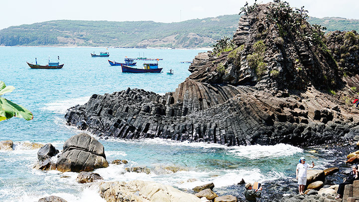 Tạo hình kỳ thú của đá.