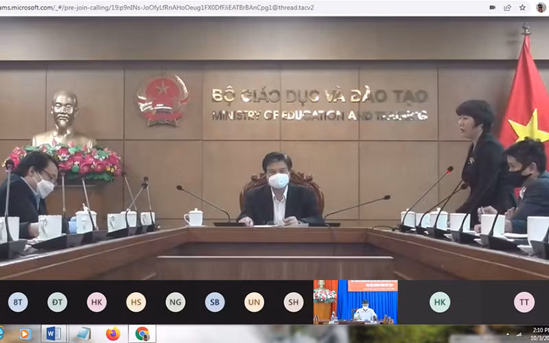 Cuộc họp được tổ chức theo hình thức trực tuyến kết hợp trực tiếp. 