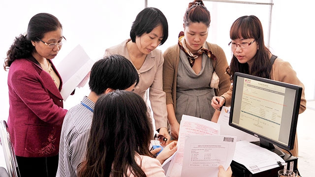 Các cục thuế không ngừng cải cách thủ tục, ứng dụng công nghệ thông tin trong công tác quản lý thu nộp thuế. Ảnh: HẢI BẮC